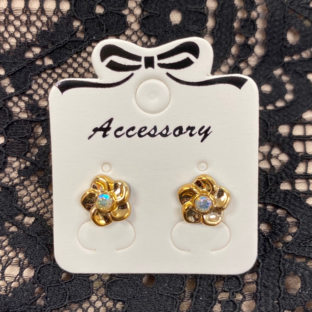 Gold flower studs!